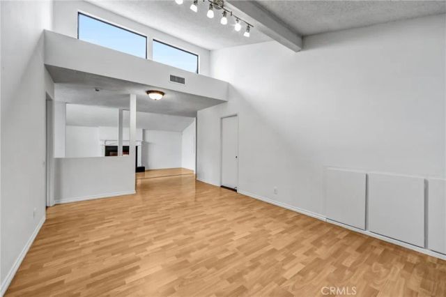 3334 Oak Glen, Los Angeles, CA 90068