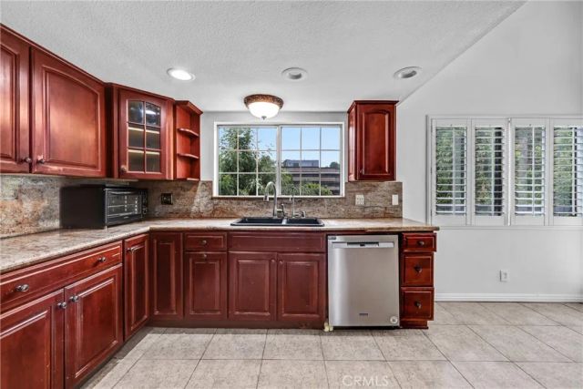 3334 Oak Glen, Los Angeles, CA 90068