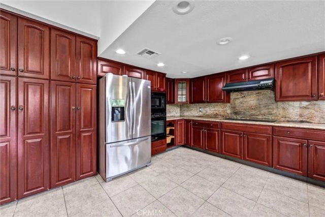 3334 Oak Glen, Los Angeles, CA 90068