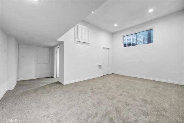 3334 Oak Glen, Los Angeles, CA 90068