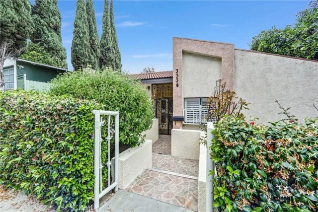 3334 Oak Glen, Los Angeles, CA 90068