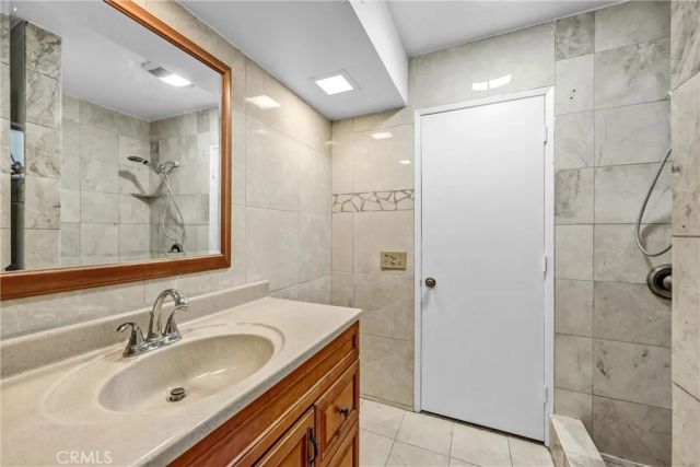 3334 Oak Glen, Los Angeles, CA 90068