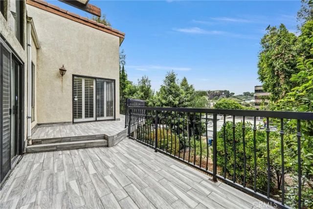 3334 Oak Glen, Los Angeles, CA 90068