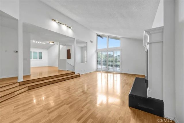 3334 Oak Glen, Los Angeles, CA 90068