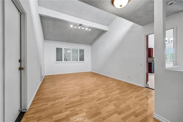 3334 Oak Glen, Los Angeles, CA 90068