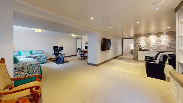 4581 N WOODS Drive, Erie, PA 16511