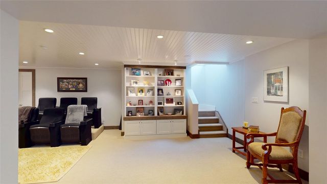 4581 N WOODS Drive, Erie, PA 16511