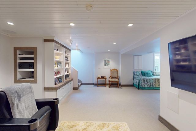 4581 N WOODS Drive, Erie, PA 16511