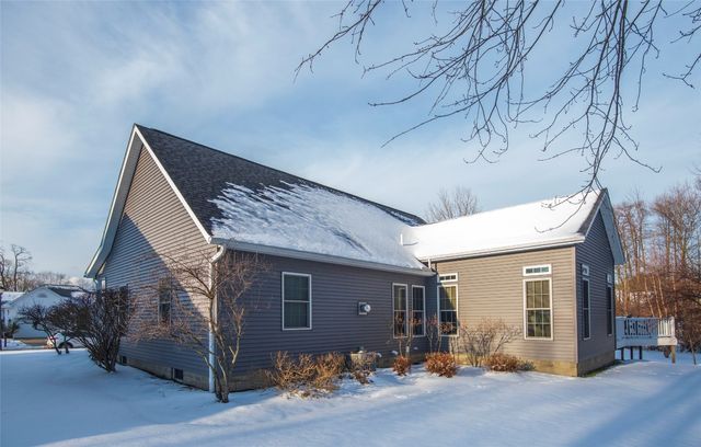 4581 N WOODS Drive, Erie, PA 16511