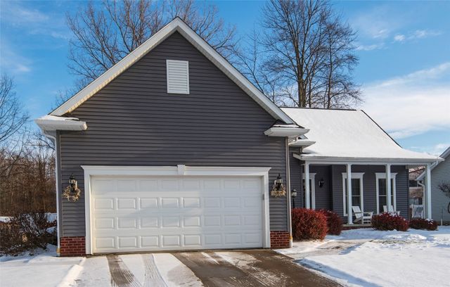 4581 N WOODS Drive, Erie, PA 16511