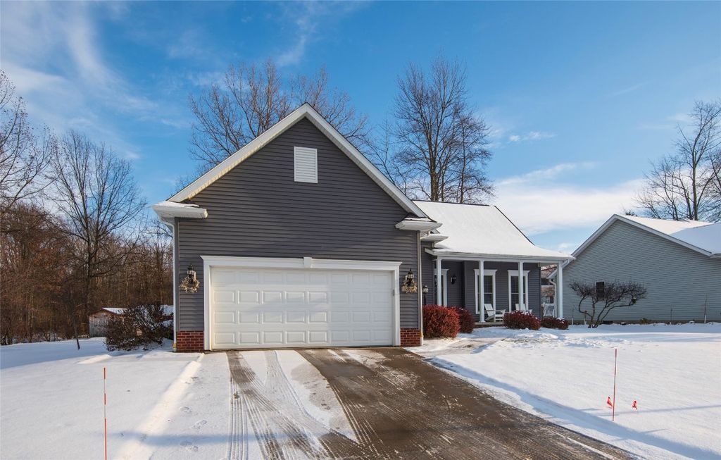 4581 N WOODS Drive, Erie, PA 16511