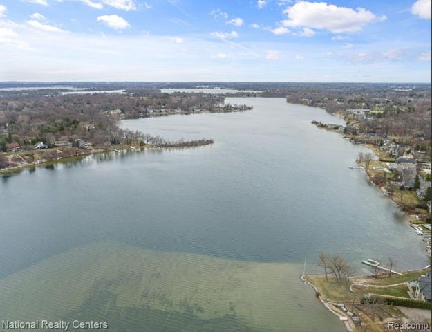 3641 Northwood Drive, West Bloomfield Charter Township, MI 48324