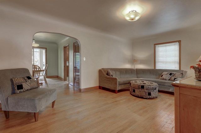 1916 N CLARK STREET, Appleton, WI 54911