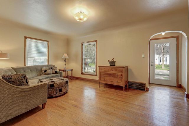 1916 N CLARK STREET, Appleton, WI 54911