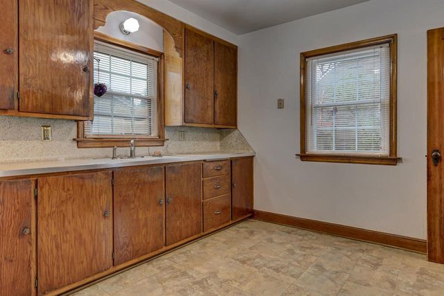 1916 N CLARK STREET, Appleton, WI 54911