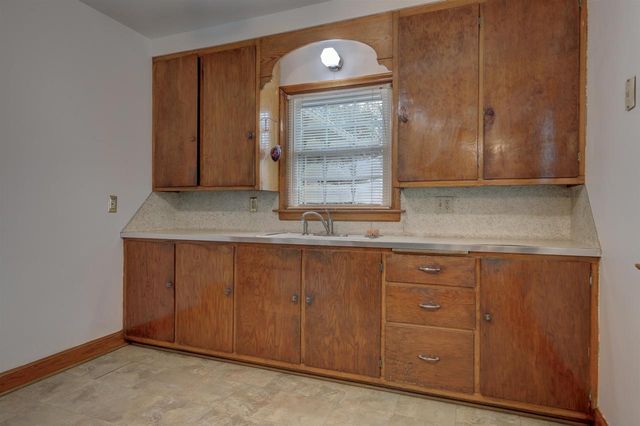 1916 N CLARK STREET, Appleton, WI 54911
