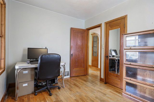 1916 N CLARK STREET, Appleton, WI 54911