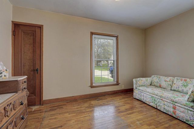 1916 N CLARK STREET, Appleton, WI 54911