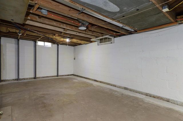 1916 N CLARK STREET, Appleton, WI 54911