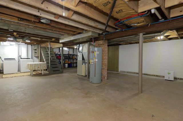 1916 N CLARK STREET, Appleton, WI 54911