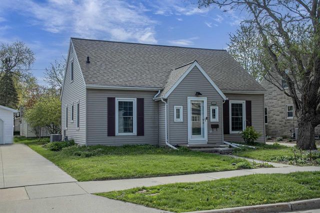 1916 N CLARK STREET, Appleton, WI 54911