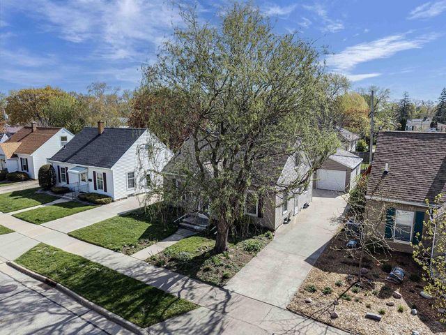 1916 N CLARK STREET, Appleton, WI 54911