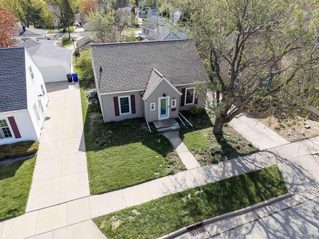 1916 N CLARK STREET, Appleton, WI 54911