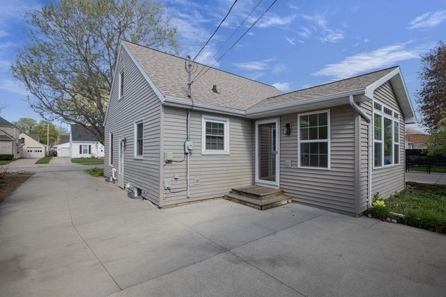 1916 N CLARK STREET, Appleton, WI 54911