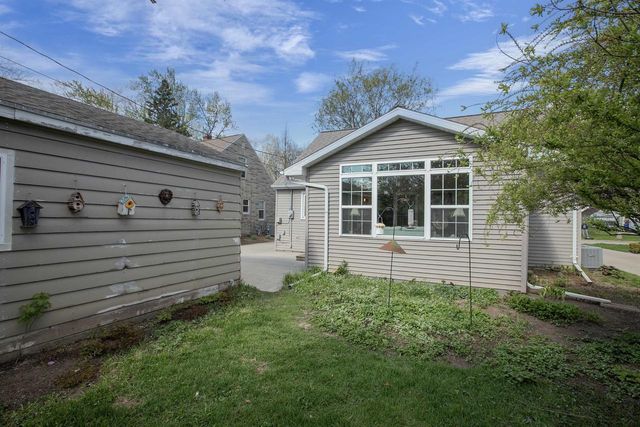 1916 N CLARK STREET, Appleton, WI 54911