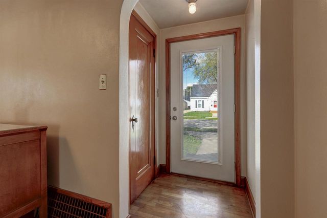 1916 N CLARK STREET, Appleton, WI 54911