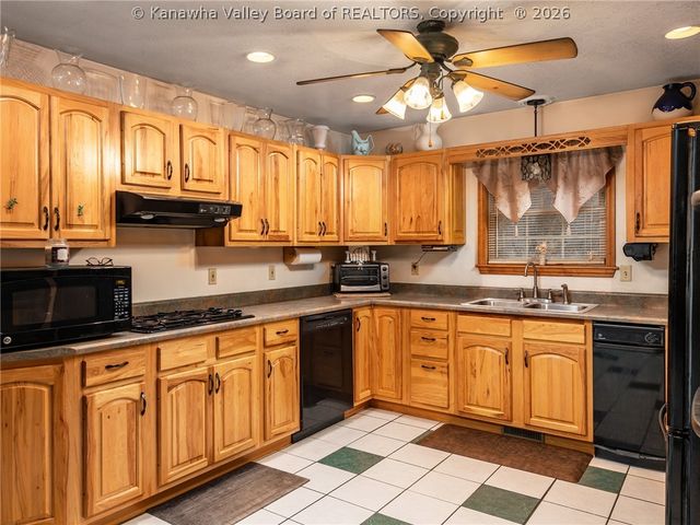 634 Hitch N Go Lane, Elkview, WV 25071