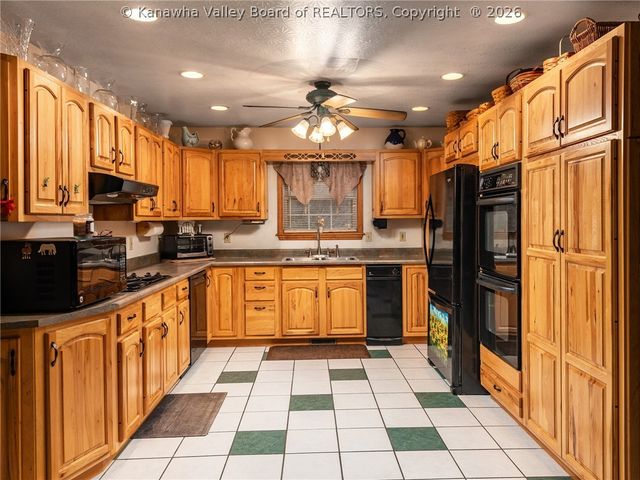 634 Hitch N Go Lane, Elkview, WV 25071