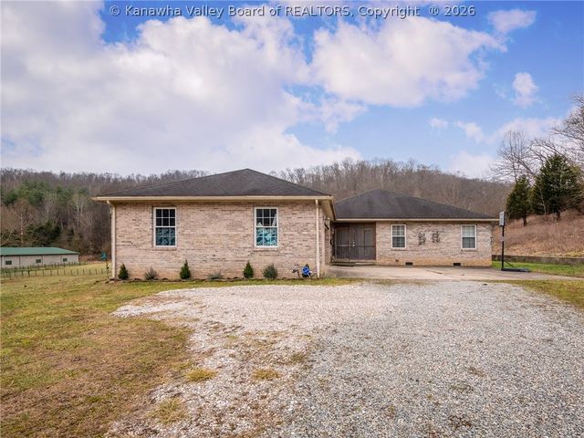 634 Hitch N Go Lane, Elkview, WV 25071