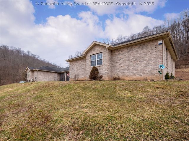 634 Hitch N Go Lane, Elkview, WV 25071