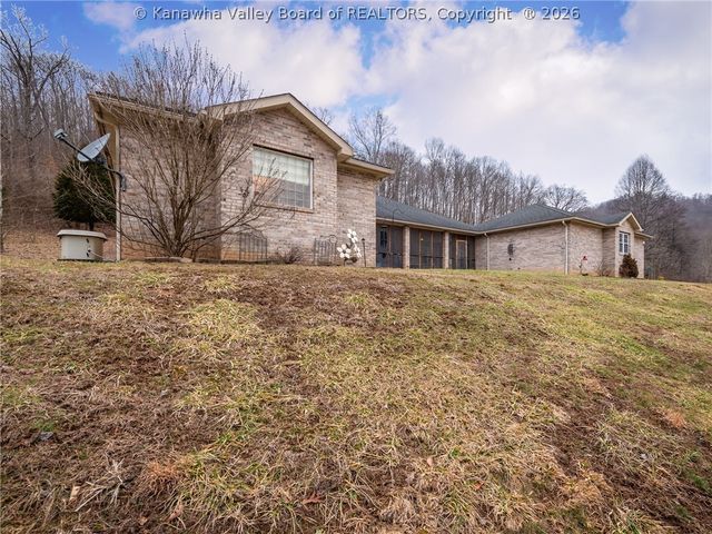 634 Hitch N Go Lane, Elkview, WV 25071