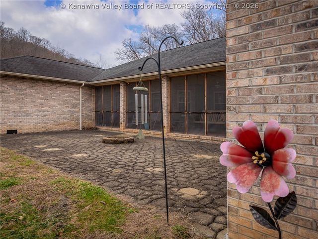 634 Hitch N Go Lane, Elkview, WV 25071