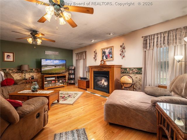 634 Hitch N Go Lane, Elkview, WV 25071
