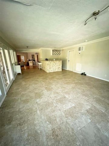 5616 Pine Street, Houston, TX 77081