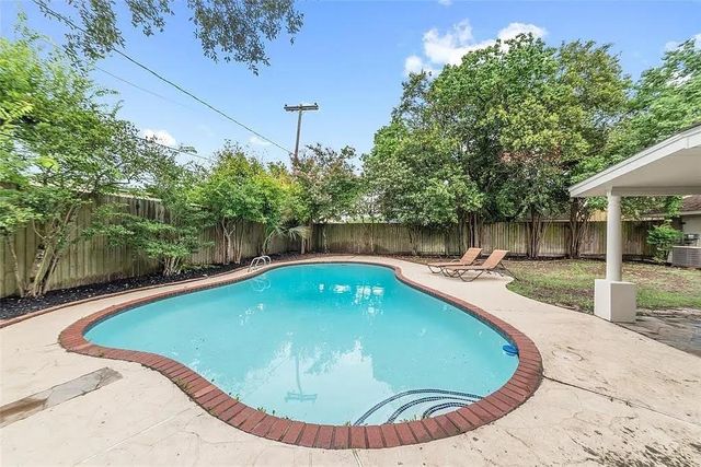 5616 Pine Street, Houston, TX 77081