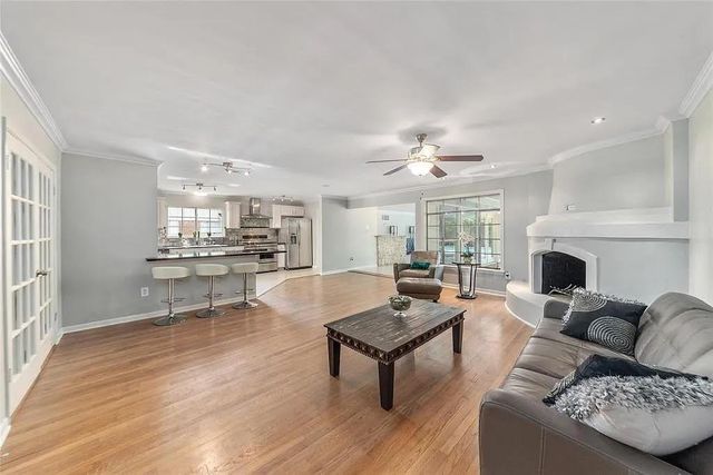 5616 Pine Street, Houston, TX 77081