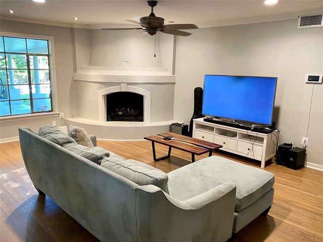 5616 Pine Street, Houston, TX 77081