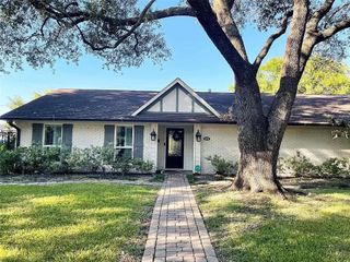 5616 Pine Street, Houston, TX 77081