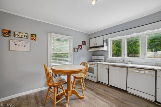 72 Lake Dr East, Wayne Twp., NJ 07470