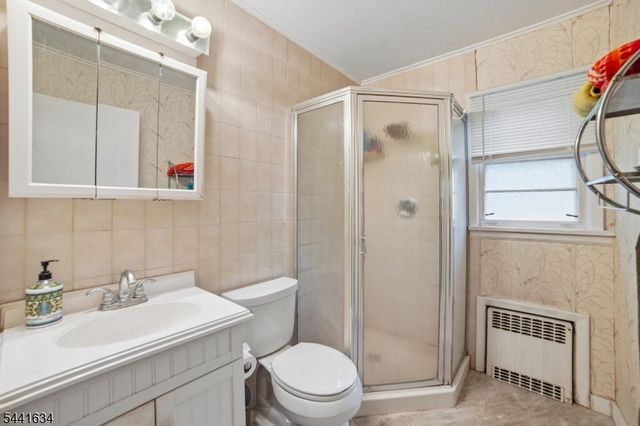 72 Lake Dr East, Wayne Twp., NJ 07470