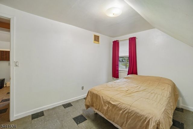 72 Lake Dr East, Wayne Twp., NJ 07470