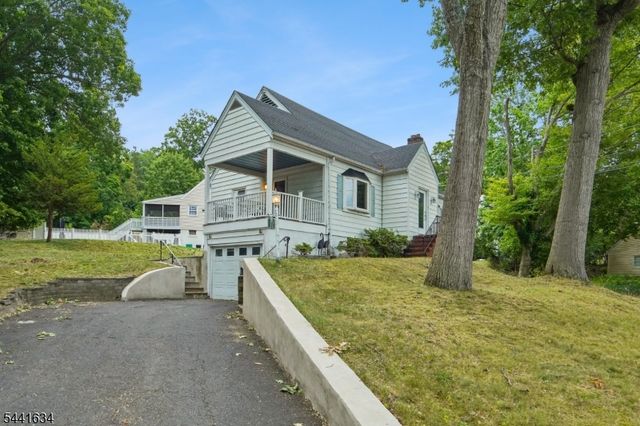 72 Lake Dr East, Wayne Twp., NJ 07470