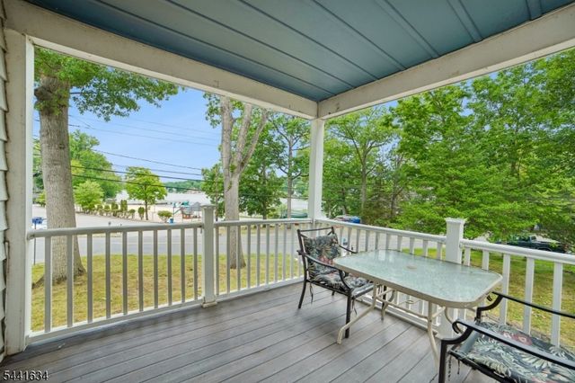 72 Lake Dr East, Wayne Twp., NJ 07470