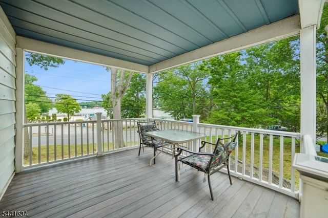 72 Lake Dr East, Wayne Twp., NJ 07470