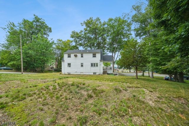 72 Lake Dr East, Wayne Twp., NJ 07470