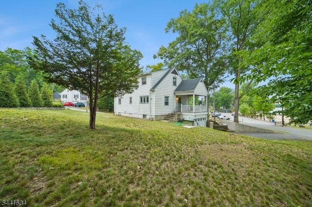 72 Lake Dr East, Wayne Twp., NJ 07470